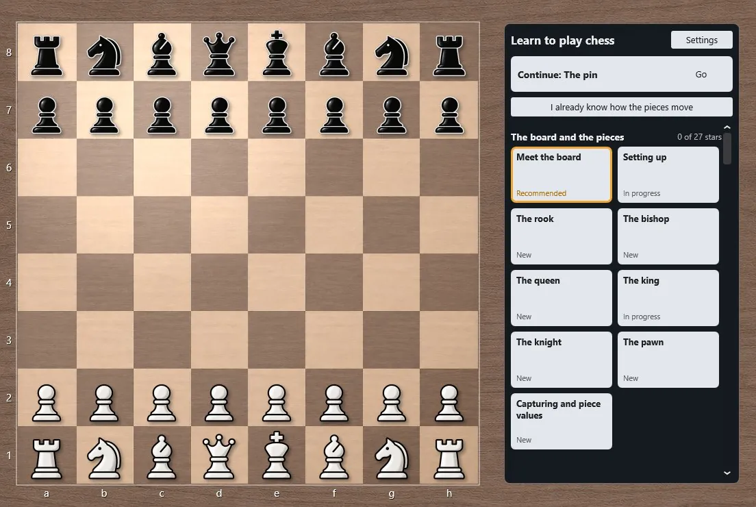 The Learn to play chess window with the first course